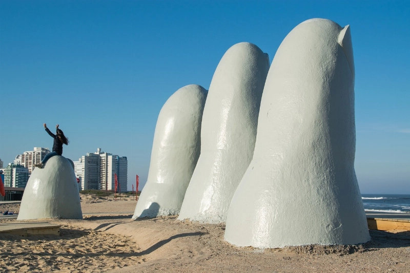 Punta del Este: El Faro del Mercado Inmobiliario en Uruguay