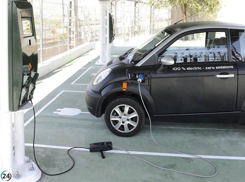 Adif instalará en Andalucía casi un quinto de los puntos de recarga para coches eléctricos en España.