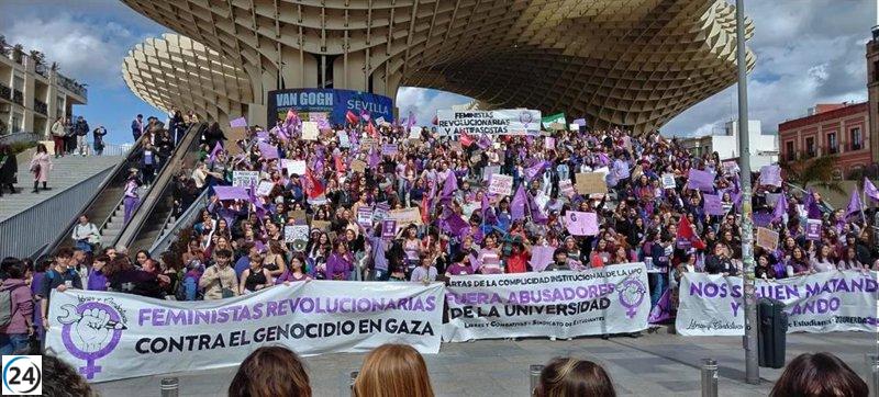Estudiantes andaluces marchan por el 8M contra la violencia machista y la guerra en Gaza.
