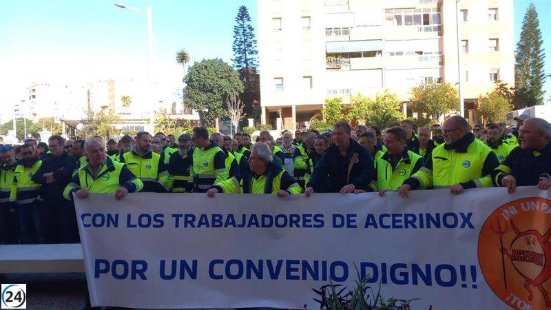 Trabajadores de Acerinox bloquean carreteras en Cádiz durante negociaciones con la empresa