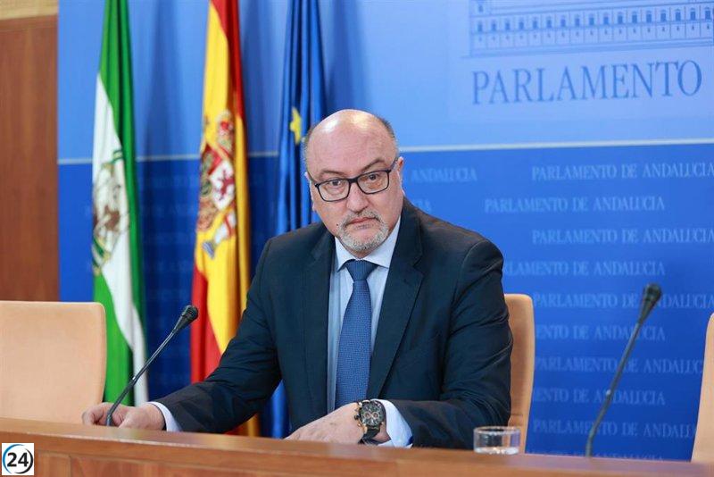 Vox acusa a Moreno de mantener ley de Memoria Histórica del PSOE.