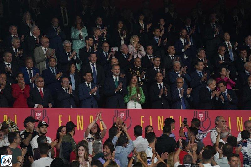 Sánchez acusado de fraude de ley y desprecio a los andaluces en la final de la Copa del Rey.