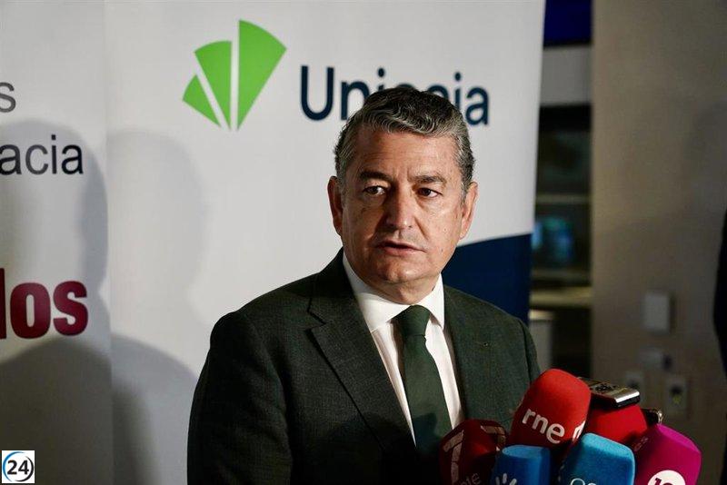 Sanz cuestiona la decisión del Gobierno de poner a Montero por encima de Moreno en la Final de la Copa.