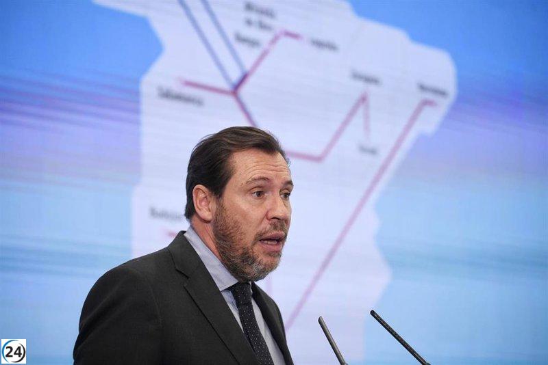 Puente desafía a Moreno sobre financiamiento de la línea de AVE a Huelva.
