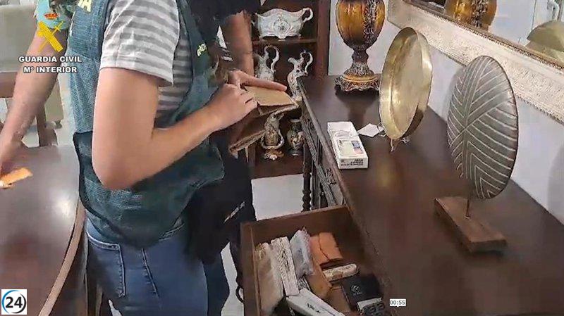 Desmantelada banda que gestionaba favores a presos en Puerto III: cinco arrestados.