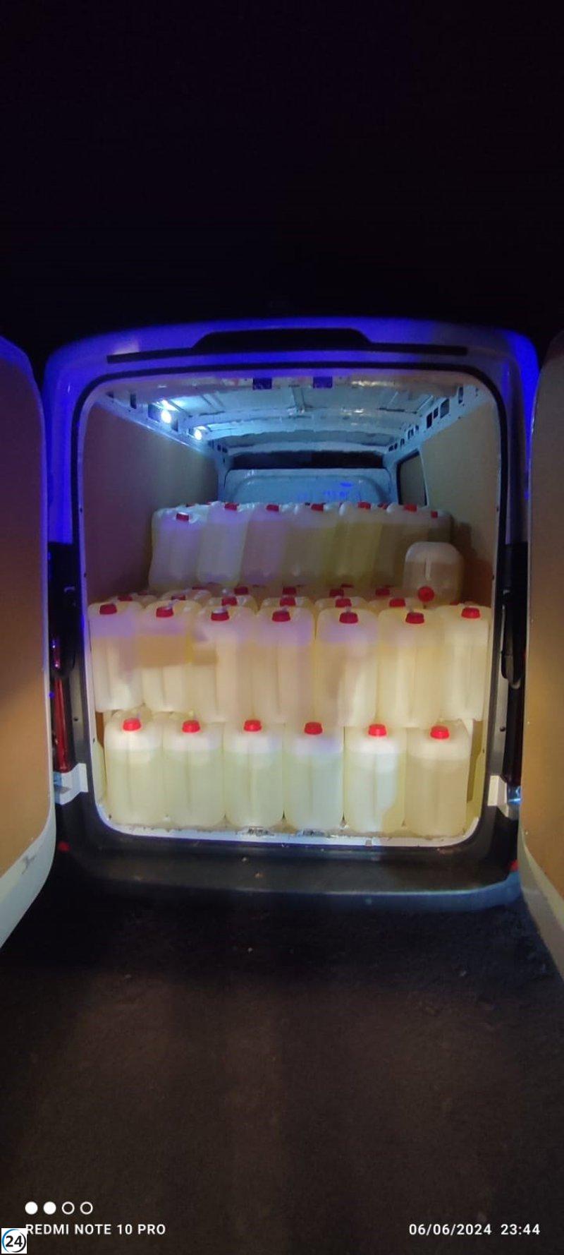 Descubiertas 200 garrafas de gasolina destinadas a narcolanchas en furgoneta en Chiclana (Cádiz)