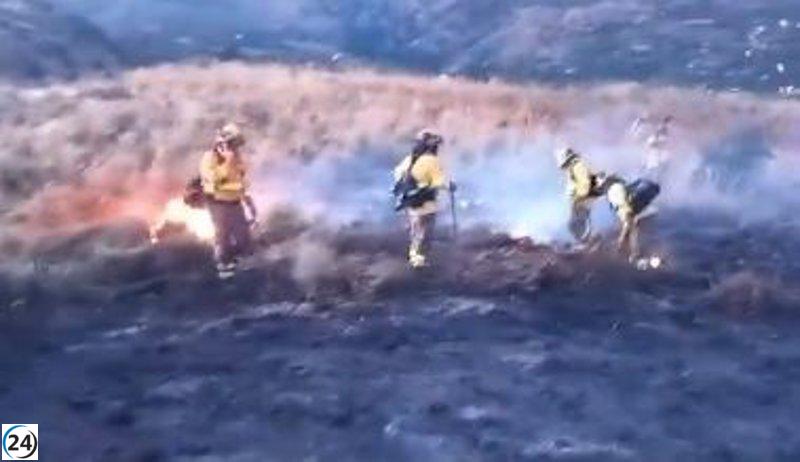 El incendio de Lanjarón (Granada) bajo control gracias a las labores de extinción terrestres del Infoca.