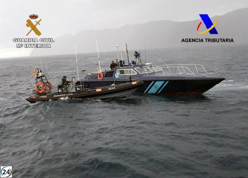 Hallan 386 petacas de combustible para narcotráfico en un pesquero en Sanlúcar de Barrameda