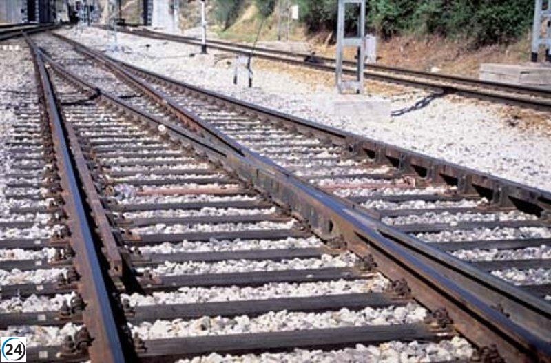 Alcaldes y autoridades se reúnen en Málaga para discutir el tren litoral.