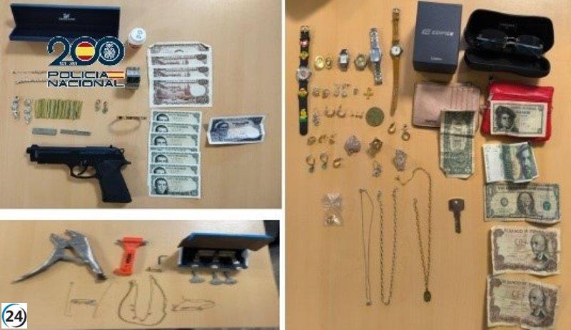 Cuatro detenidos en Málaga por presunta implicación en una serie de robos domiciliarios.
