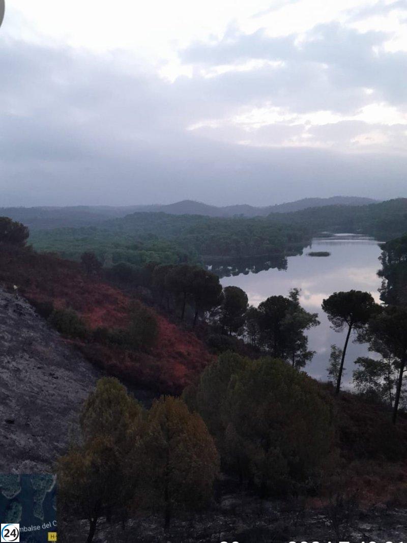 El incendio en La Torerera en Calañas (Huelva) ha sido sofocado por el Infoca tras destruir 15 hectáreas.