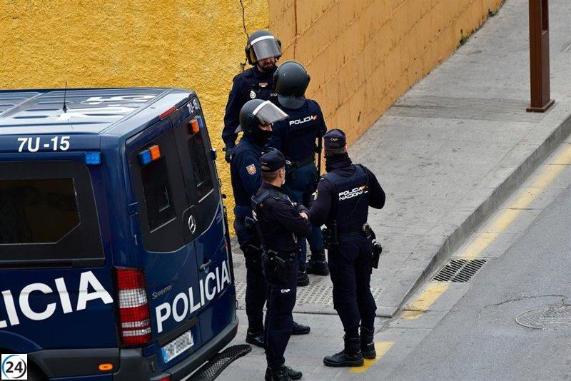 Desmantelan red de tráfico de drogas en Estepona con el decomiso de 670 kilos de cocaína escondidos entre frutas; cinco detenidos.