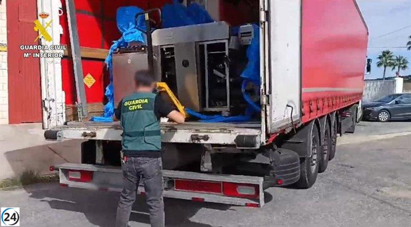 Desmantelan fábrica de tabaco falso en Alhaurín el Grande; diez arrestos en la operación.