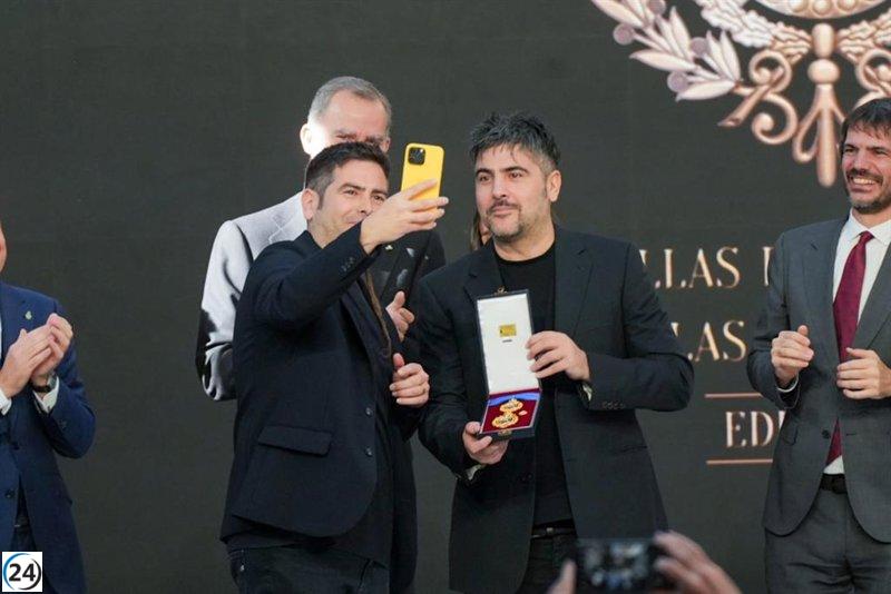 Los Reyes otorgan en Sevilla las Medallas de Oro en Bellas Artes en homenaje a Valencia y a las víctimas de la DANA.