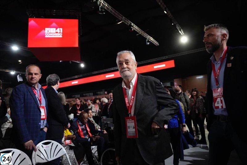Chaves y Griñán acompañan a Espadas en la apertura del Congreso del PSOE tras la anulación de sus condenas por el TC en el caso ERE.