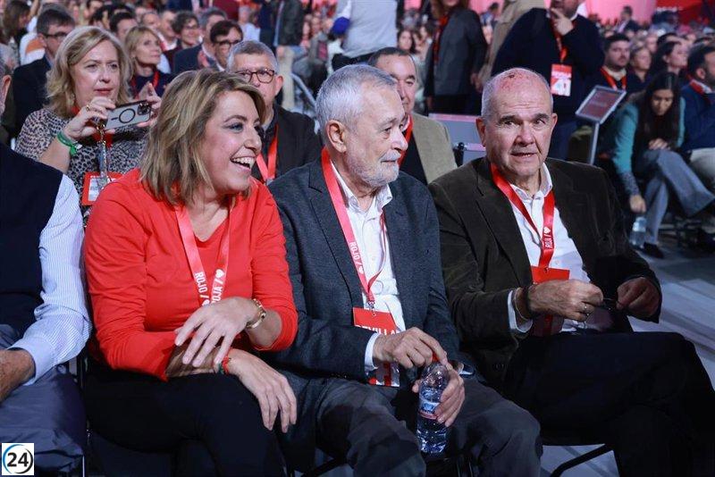 Chaves y Griñán son aclamados en el Congreso del PSOE tras la anulación de sus condenas por el TC en el caso de los ERE.