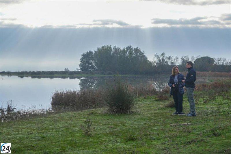 Moreno se encuentra con la ministra Aagesen para conmemorar el primer aniversario del pacto sobre Doñana firmado con Ribera.