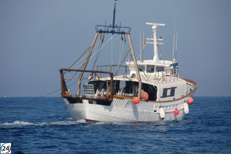 La pesca de arrastre en Andalucía se detiene completamente el 2 de enero en protesta por los recortes en días de actividad.