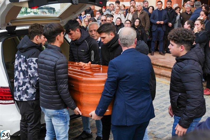 Aznalcóllar se viste de duelo por la muerte del adolescente apuñalado tras salir del IES de Gerena.