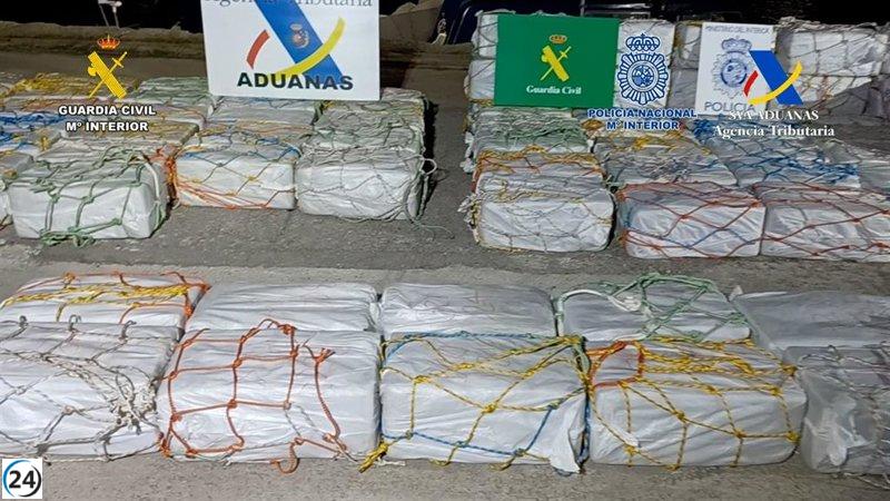 Desmantelan red de narcotráfico en La Puebla de Río, Sevilla; incautan tres toneladas de cocaína y arrestan a cuatro personas.