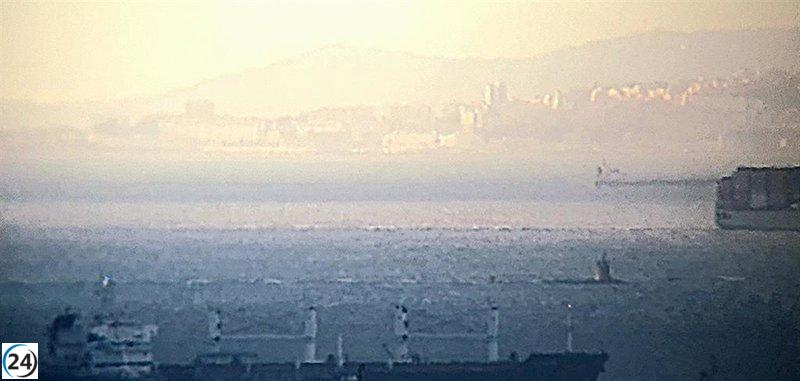 Ecologistas denuncian la llegada de un submarino nuclear al puerto de Gibraltar.
