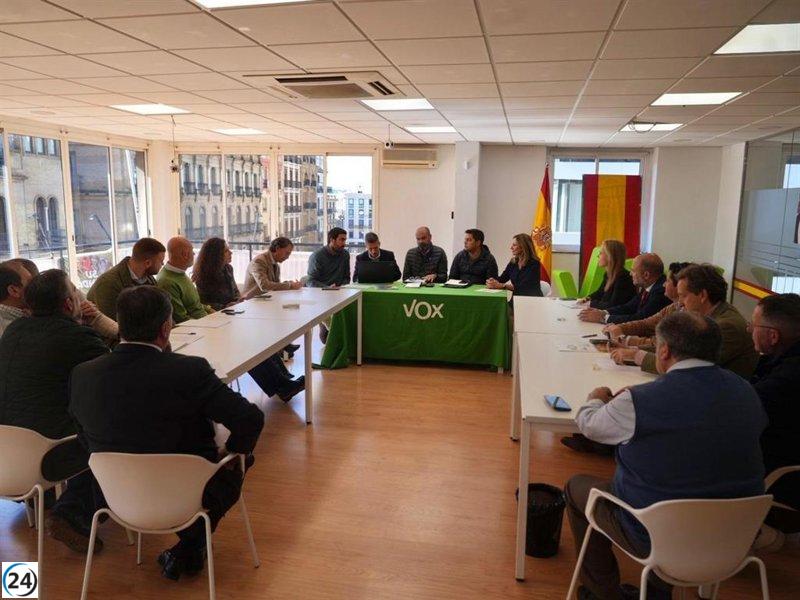 Vox se encuentra con asociaciones de la Guardia Civil para abordar la crisis de narcolanchas en Sevilla.