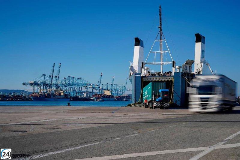 Vox solicita en el Parlamento romper vínculos comerciales con Marruecos y demanda apoyo estatal y regional para puertos andaluces.