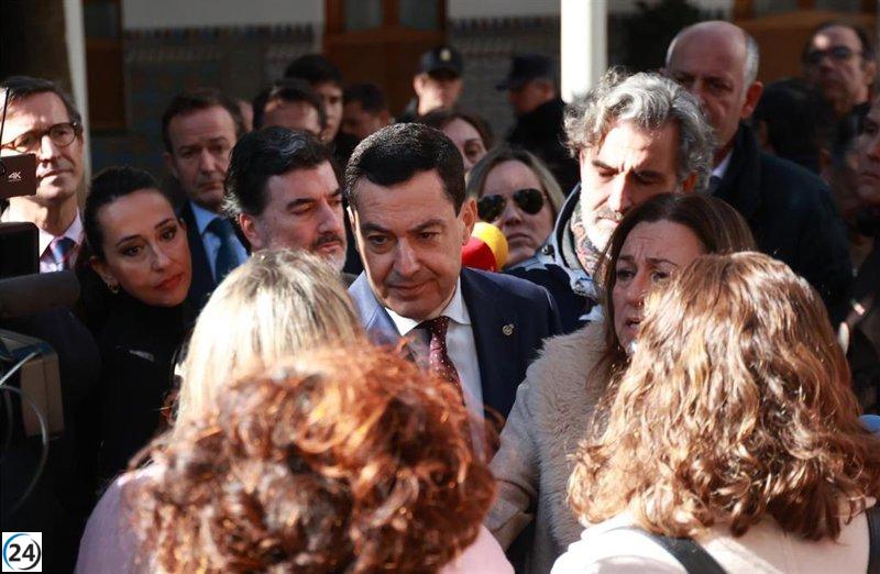 Moreno apoya al delegado de Educación en Sevilla pese a críticas por su polémica declaración.