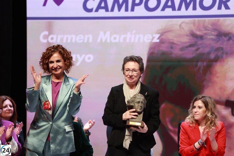 Montero rinde tributo a Aguayo, exconsejera marcada por un