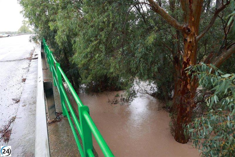 El Guadaíra, en alerta roja por peligro de desbordamiento en Arahal.