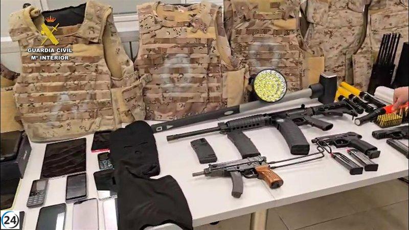 Seis falsos policías arrestados en Almería y Huelva por traficar drogas entre narcos en toda España.