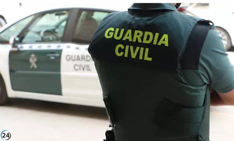 Descubren un cuerpo sin vida durante un operativo antidrogas en Huéscar, Granada, y arrestan a varios sospechosos.