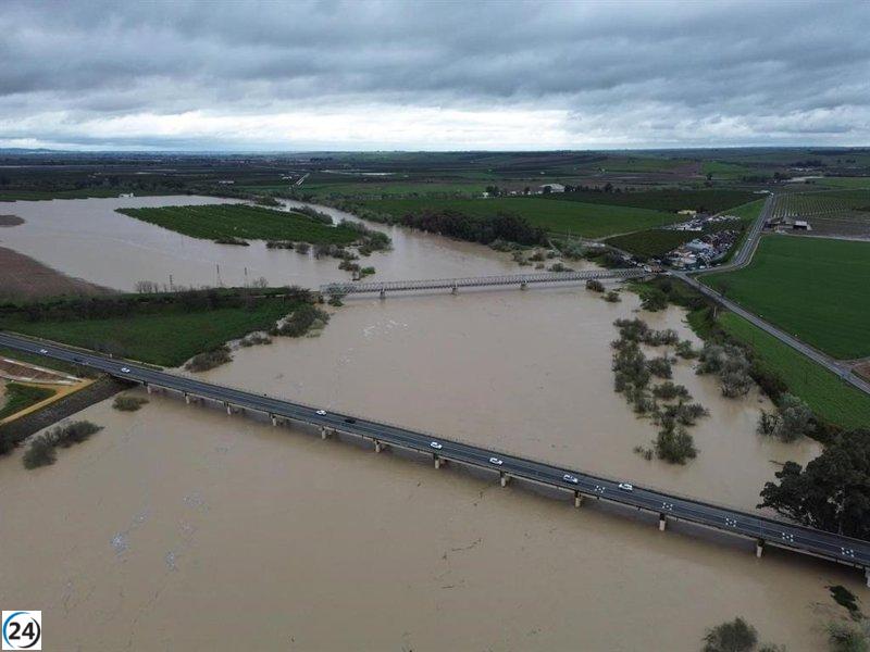Desalojo urgente en la margen izquierda del Guadalquivir por riesgo de inundaciones en Sevilla.