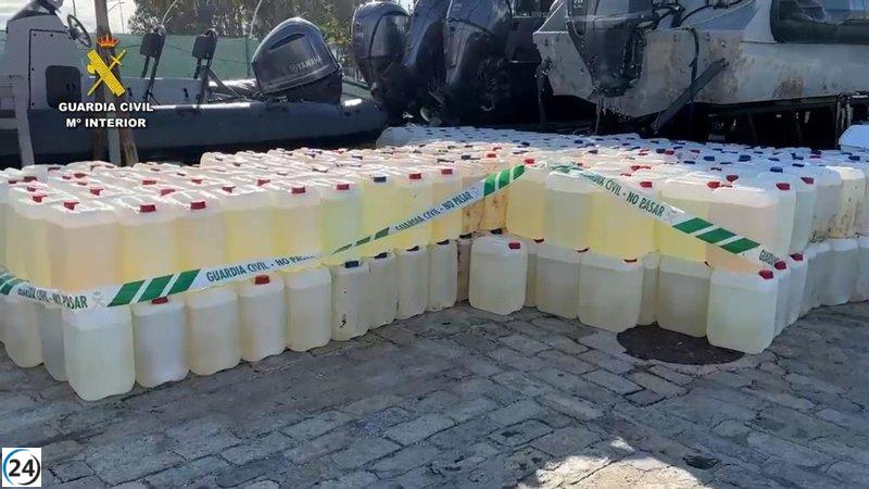 Desmantelan en Lepe más de 10.800 litros de combustible destinados a narcolanchas.