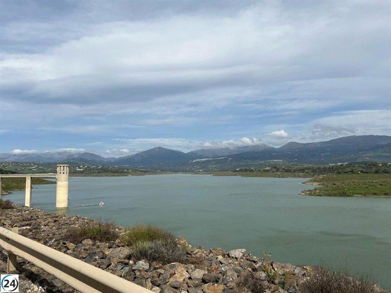 La Junta flexibiliza restricciones de agua en cuencias mediterráneas, mientras Almería y Axarquía enfrentan alertas.