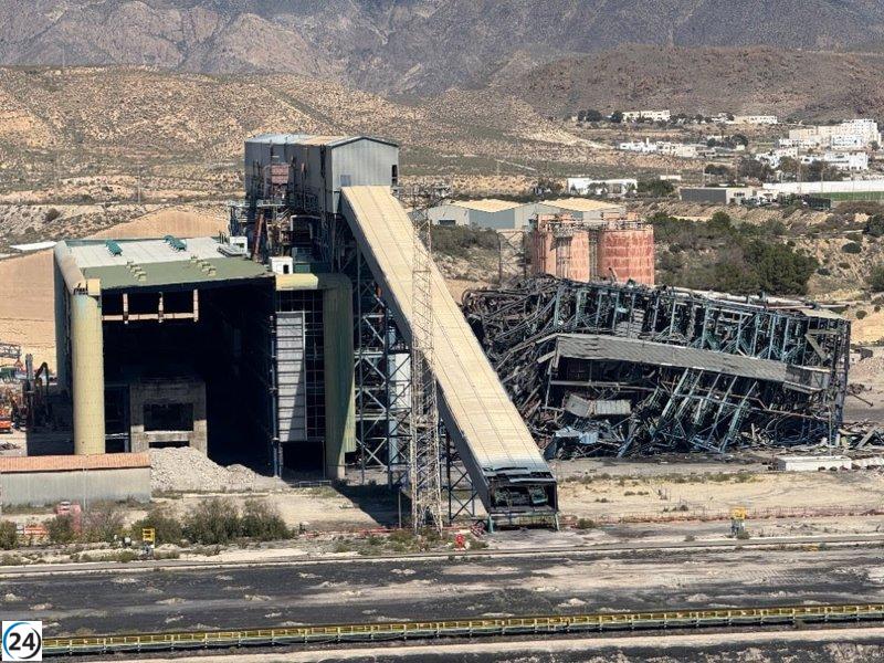 Desmantelamiento de la central térmica de Carboneras alcanza el 74% con la demolición de su última caldera.