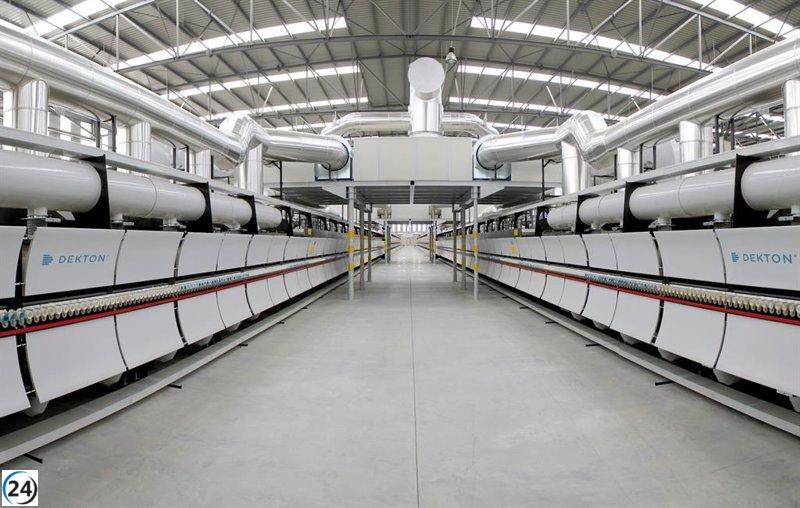 Cosentino reporta una caída del 32% en ganancias en 2023, pero planea invertir 430 millones hasta 2027.