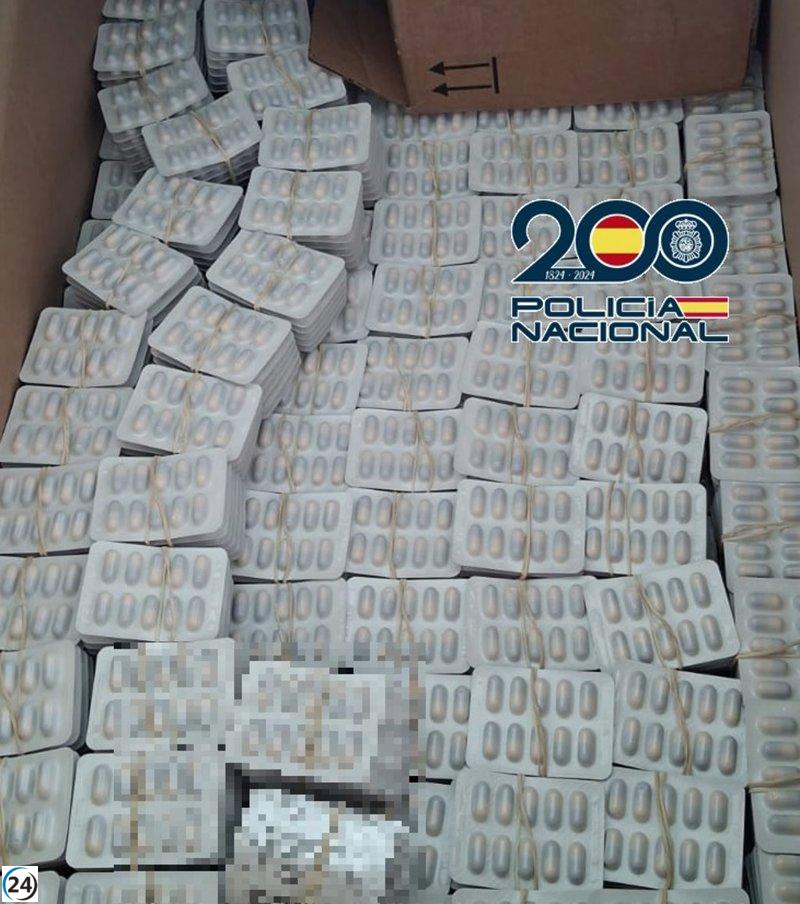 Desmantelan en Málaga red de distribución de opioides y psicotrópicos con más de 250,000 pastillas confiscadas y cinco arrestos.