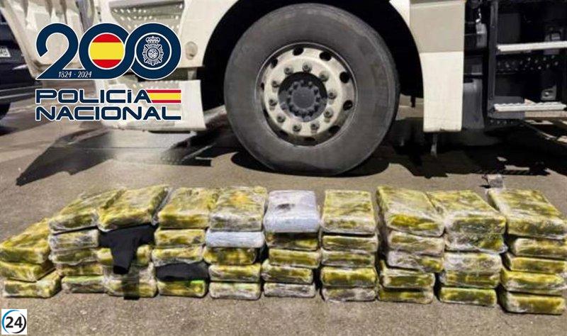 Desmantelada una operación de tráfico de 50 kilos de cocaína en un camión de verduras rumbo al Reino Unido.