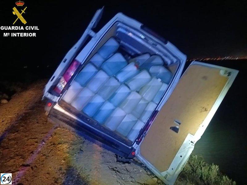 Capturado en Chiclana un sospechoso con casi 5.000 litros de gasolina para narcolanchas tras una fuga terrestre y acuática.