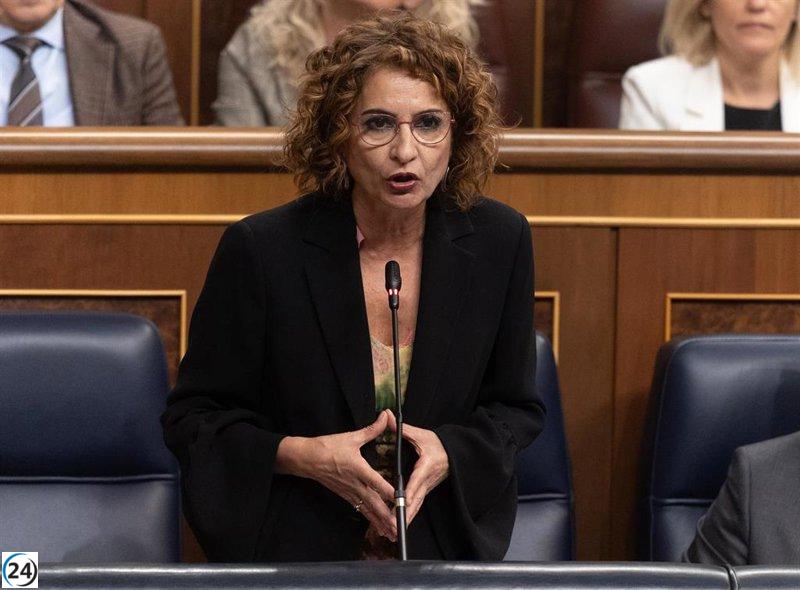 Montero rechaza pacto arancelario que favorezca a Junts o Cataluña y señala al PP por intentar eludir responsabilidades.