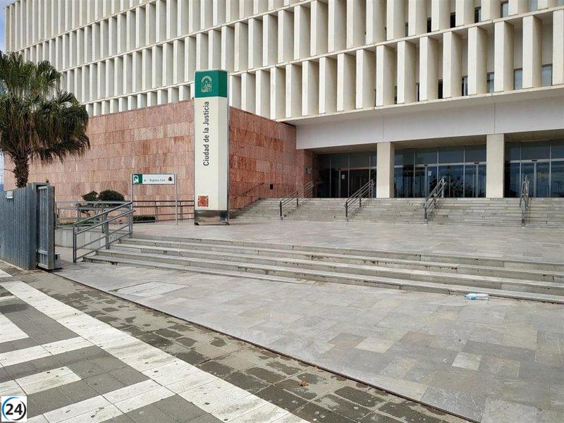 Tribunales evalúan el caso de un hombre que golpeó y encerró a su pareja en Mijas durante horas.