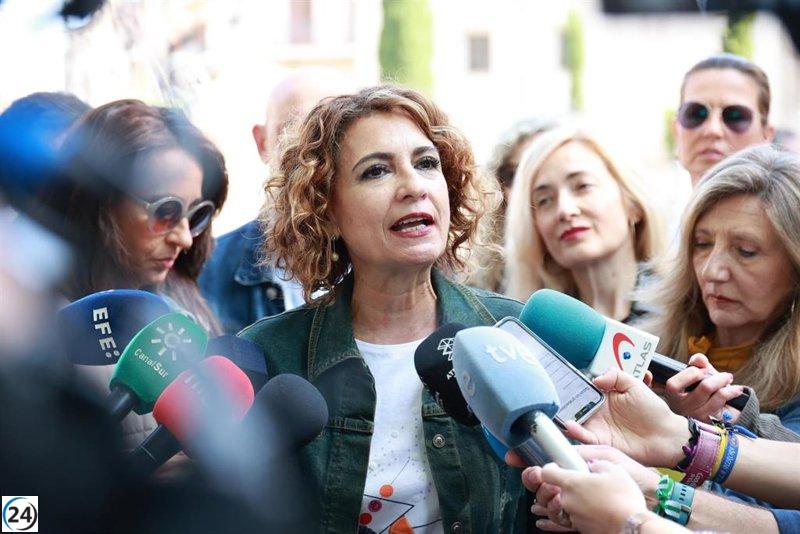 Montero denuncia a Moreno por culpar a un ciberataque del apagón: 