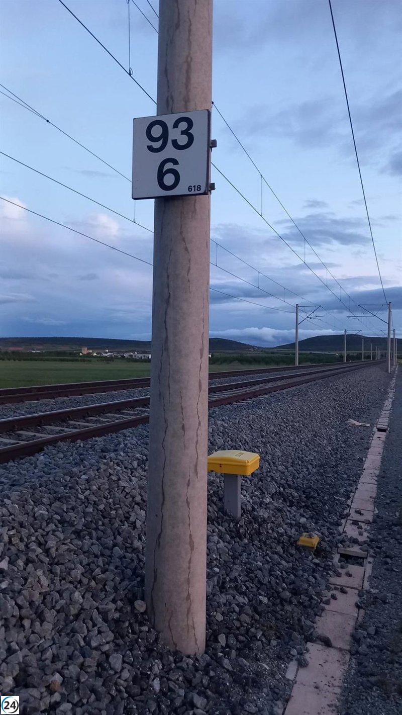 Solucionada la avería de la catenaria que obstaculizaba la recuperación de la ruta Madrid-Sevilla tras el robo de cobre.