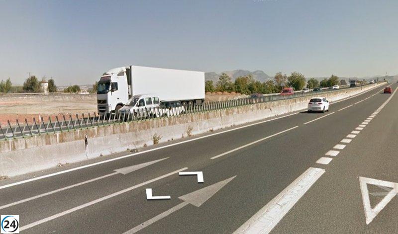 Trágico accidente en la A-92G de Granada: un motorista pierde la vida.