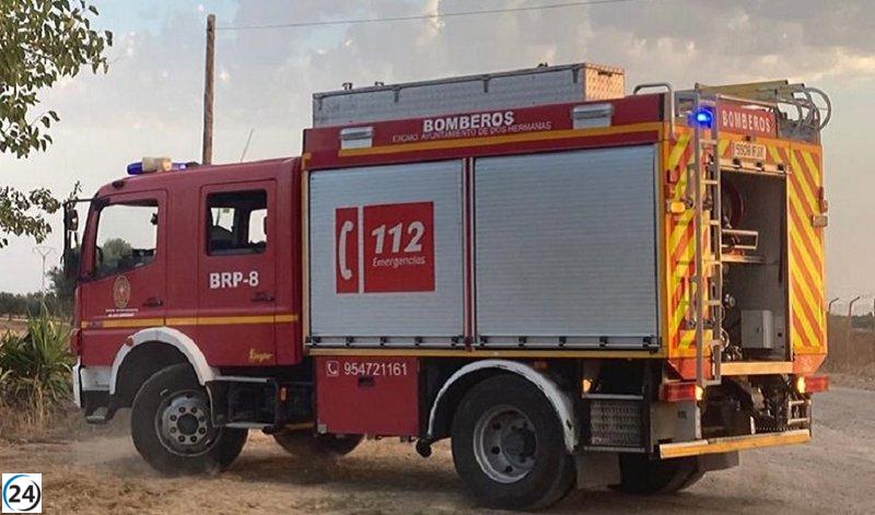Incendio afecta a planta solar en el polígono Los Llanos de Salteras, Sevilla.