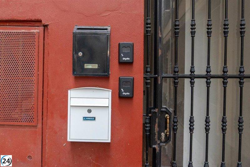 Andalucía desafía al Gobierno por la imposición del registro de pisos turísticos sin acuerdo.