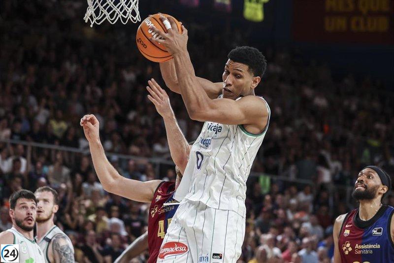 Unicaja sorprende al Barça con una victoria aplastante.