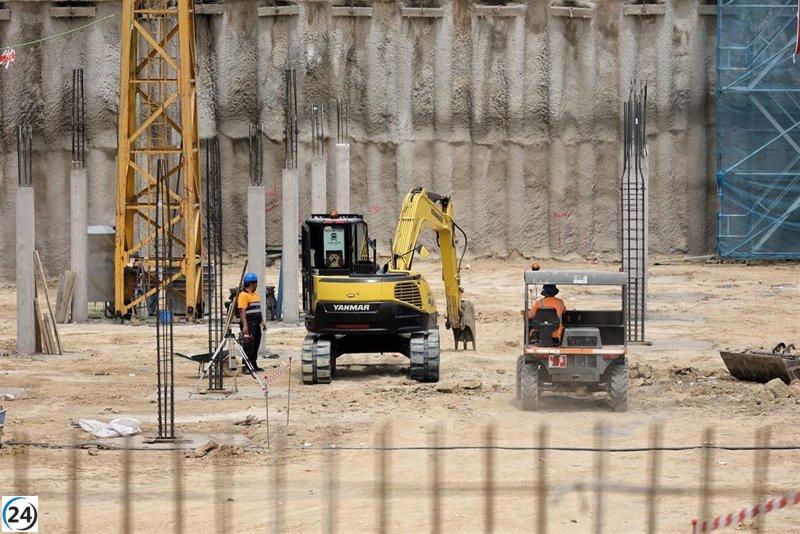 CCOO demanda la implementación inmediata de la jornada intensiva en obras durante el verano y solicita acción rápida del Ministerio de Trabajo ante las denuncias realizadas.