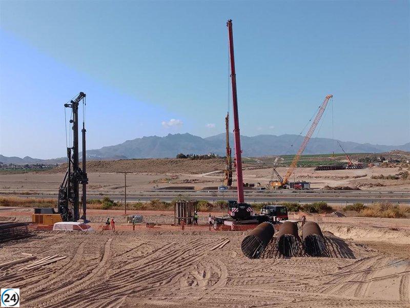 PP-A señala que los retrasos del AVE entre Almería y Murcia son consecuencia de supuestas irregularidades en el 'caso Koldo'.